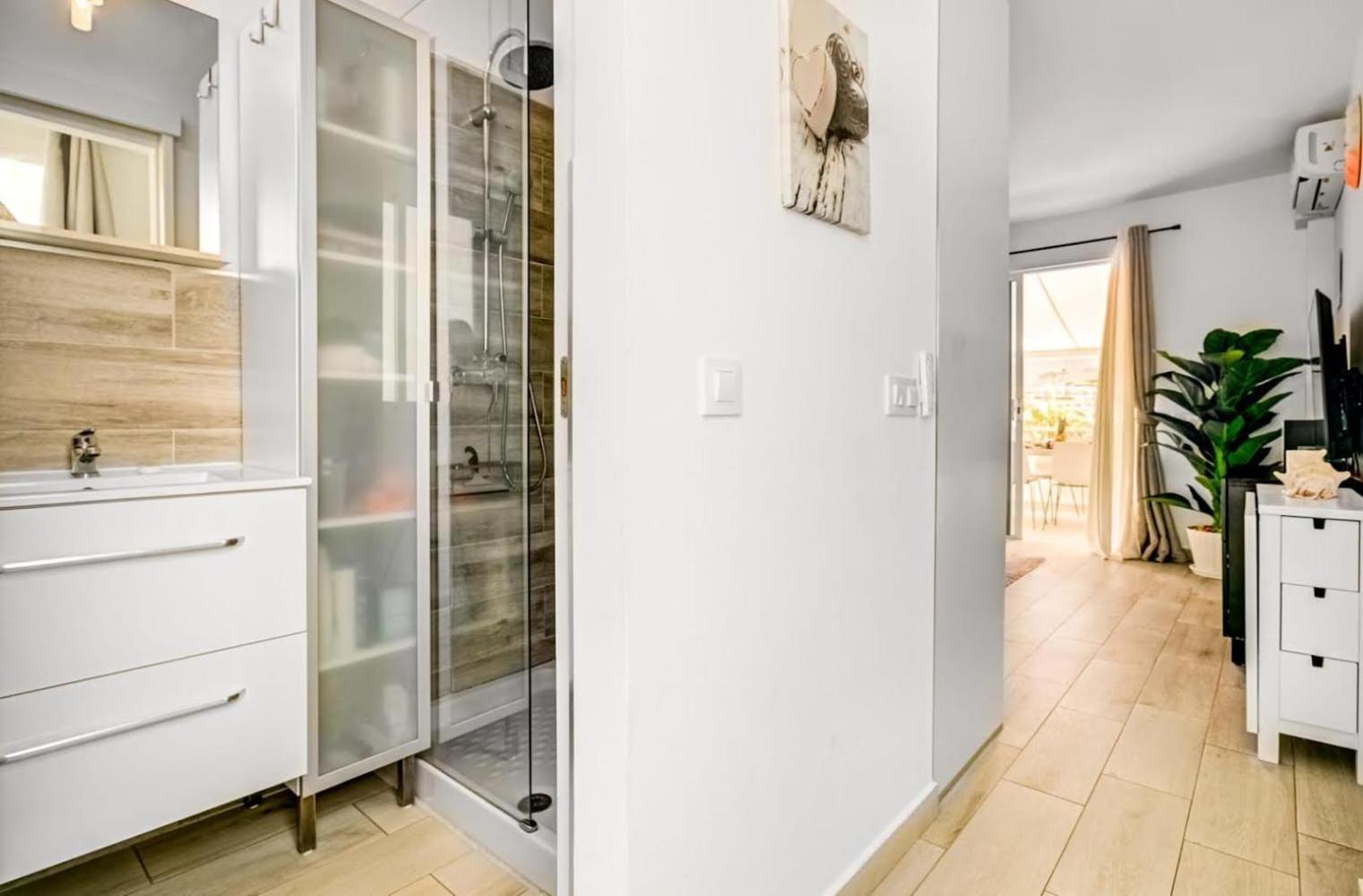 אדחה Cosy Apartment מראה חיצוני תמונה